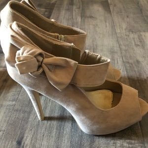 Tan suede heels with bow